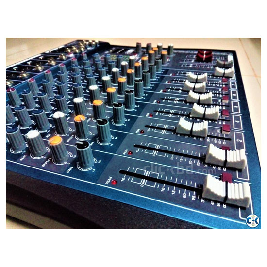 YAMAHA 8 Channel Audio Mixing Console